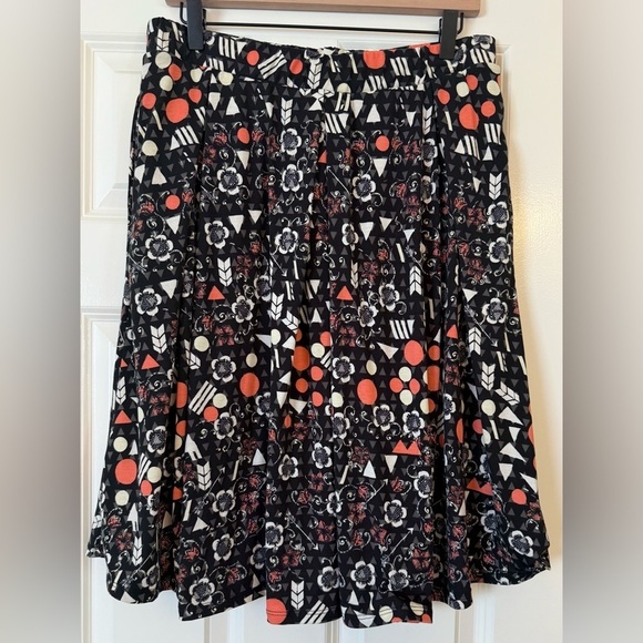 LuLaRoe Dresses & Skirts - LuLaRoe Madison Skirt with Pockets Size Large